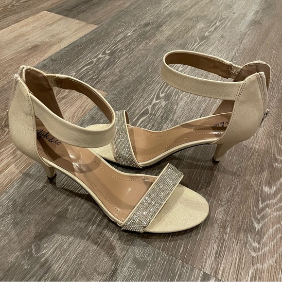 STYLE & CO. Phillys Two-Piece Evening Sandals in Gold Metallic Size 9.5 - Picture 3 of 9